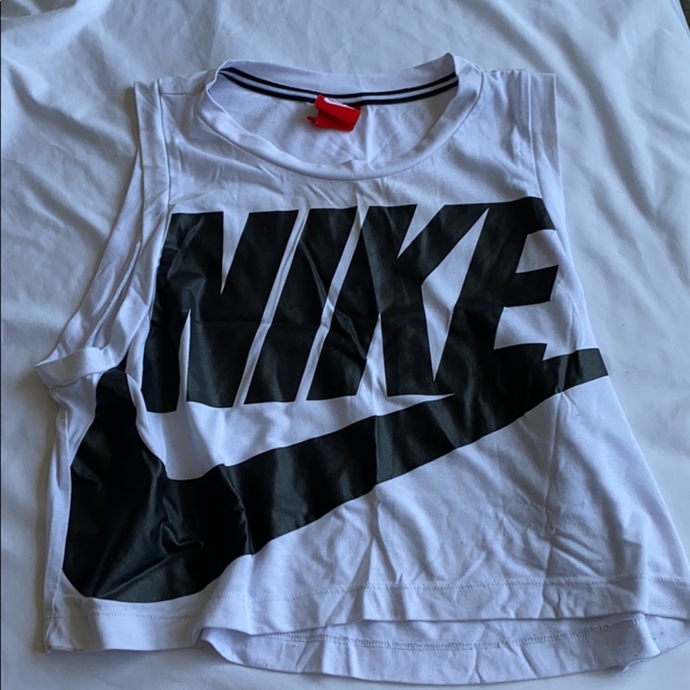 Nike cropped work out shirt